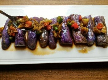 step7: 將剁椒汁淋在茄子上