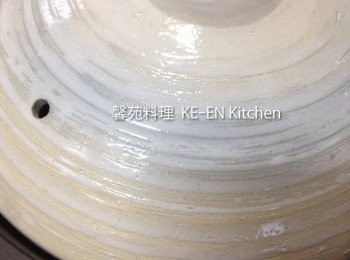 step4: 3滾後蓋上鍋蓋以小火煮40分鐘即可食用