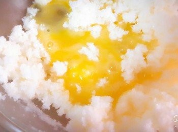 step4: 蛋打散後加入拌勻