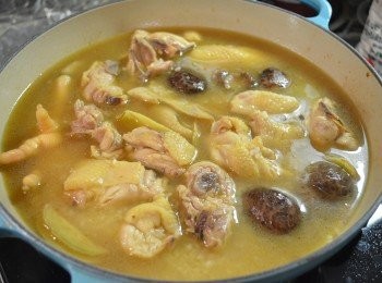 step4: 湯煮至滾後，將白米倒入拌勻。