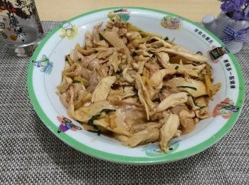 step11: 把醬汁倒進雞絲內，拌勻，便可食用。