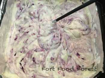 step14: 用筷子在麵糊垂直打圈, 畫出花紋.