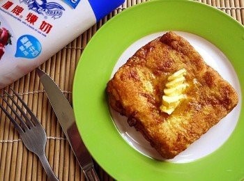 step6: 趁熱上面放少許奶油，