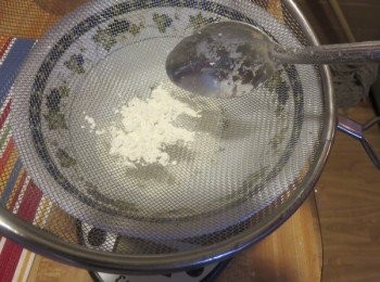 step1: 麵粉混合過篩。