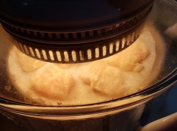 step5: 先波8分鐘,反轉再波6分鐘見金黃即可
(如用焗爐可先預熱焗爐220度10分鐘,將魚焗至金黃,時間約15-18分鐘,目測)(亦可以用平底鑊加油將魚塊煎至金黃)