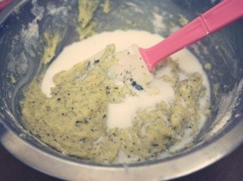 step5: 接著倒入牛奶~~