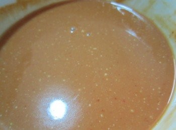 step2: 調<span class="group_3">醬汁</span>！(這份<span class="group_3">醬汁</span>可供10～12隻雞翅使用)
◎<span class="group_3">醬汁</span>在調和時可視個人耐辣度慢慢添加、變換比例找到自己喜歡的！
  這邊用的是桂冠美乃滋、可果美番茄醬、龍眼蜂蜜。