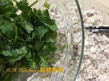 step9: 加入芫茜拌勻並抹平滑