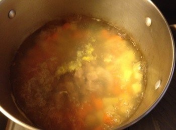 step5: 再次煮滾後加入<a href="https://bit.ly/3ANJVUp" target="_blank" data-keyword="豬展" class="guide-link"><strong>豬展</strong></a> <span style="display:inline-block;vertical-align:middle;margin-top:-3px;color:initial;border-radius:3px;padding:2px 3px;font-size:12px;line-height:14px;background:#87d300;color:#fff;">即買</span> 粒