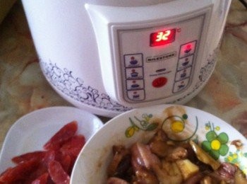 step2: 將所有<span class="group_1">食材</span>臘腸除外，加入所以調味料腌製30分鐘~
