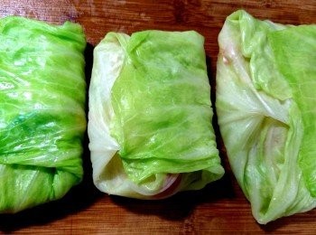 step13: 重覆步驟12，將所有的高麗菜捲一一包好。
