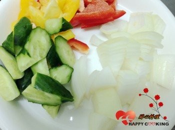 step5: 洋蔥與配菜切塊