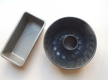 step3: 準備適合的容器。如使用烤模,先塗抹薄薄一層的奶油可幫助脫模。