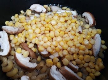 step4: 再放入粟米粒，按[烹煮]功能。