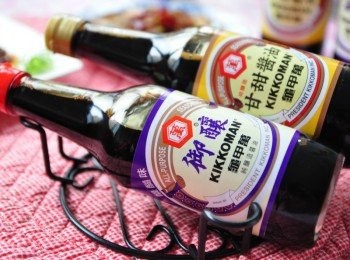 step7: 【龜甲萬 - 御釀醬油】 頂級醬油 100%純釀造，用兩倍的時間、兩倍的原料，透過最講究的二次釀造技術，成就更香、更甘、更醇的頂級口感享受，為醬油中的極品。