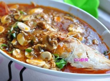 step9: 一道淡淡的綠咖哩清香，又帶點麻婆為辣的醬汁魚，完成囉~