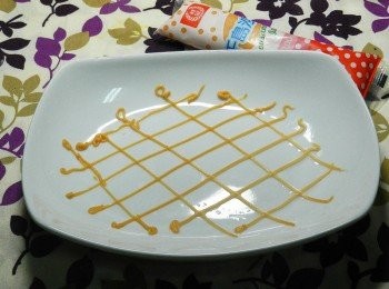 step5: 盤子上擠些桂冠千島沙拉裝飾