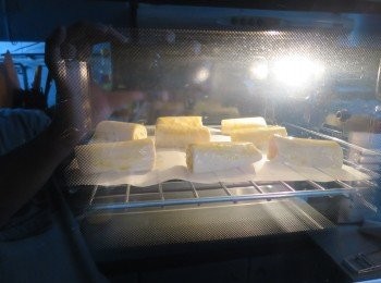 step11: 如用焗爐用230度,先預熱5分鐘,將酥皮焗15-18分鐘見金黃即可