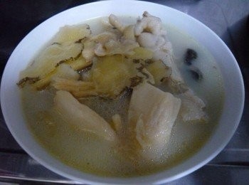 step3: 將所有材料放入（除花膠在關火前15-30分鐘落）煲內先以大火煲滾15-20分鐘後?小火煲1小時至1小時30分鐘，便可關火前下杞子享用