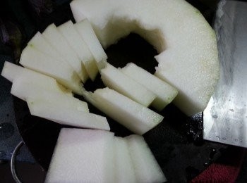 step4: 冬瓜去皮洗淨後切厚片