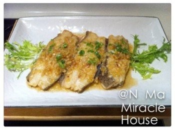 step4: 4.再放下醃料及水煮至略為收乾水份，上碟，加上蔥花即可。