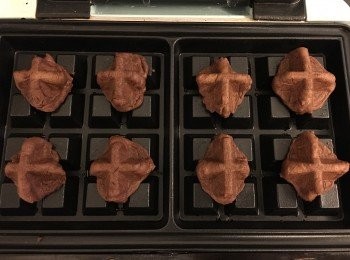 step6: V三分鐘，反轉餅乾再V一分鐘就得啦！