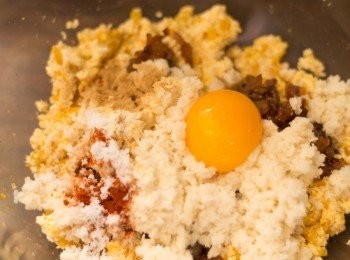 step9: 蕃薯豆腐加入所有材料攪勻，分成兩份