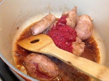 step3: 紅糟、米酒，小火燒約30分鐘