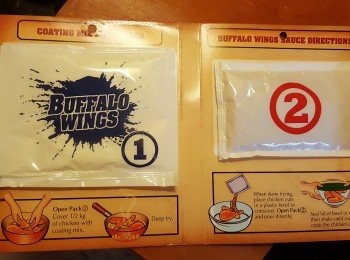 step2: <a href="https://bit.ly/3zHU5V3" target="_blank" data-keyword="雞翼" class="guide-link"><strong>雞翼</strong></a> <span style="display:inline-block;vertical-align:middle;margin-top:-3px;color:initial;border-radius:3px;padding:2px 3px;font-size:12px;line-height:14px;background:#87d300;color:#fff;">即買</span> 洗淨後用廚房紙巾印乾水. 將醬汁1的味粉撈勻<a href="https://bit.ly/3zHU5V3" target="_blank" data-keyword="雞翼" class="guide-link"><strong>雞翼</strong></a> <span style="display:inline-block;vertical-align:middle;margin-top:-3px;color:initial;border-radius:3px;padding:2px 3px;font-size:12px;line-height:14px;background:#87d300;color:#fff;">即買</span> , 預熱氣炸鍋200度5分鐘,  放<a href="https://bit.ly/3zHU5V3" target="_blank" data-keyword="雞翼" class="guide-link"><strong>雞翼</strong></a> <span style="display:inline-block;vertical-align:middle;margin-top:-3px;color:initial;border-radius:3px;padding:2px 3px;font-size:12px;line-height:14px;background:#87d300;color:#fff;">即買</span> 在 Air Fryer 的煎PAN盤上焗 15 分鐘