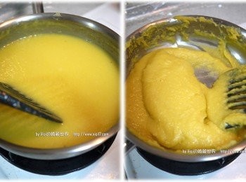 step3: 6 待砂糖炒到不見時，轉小火持續不要停的抄到綠豆泥成團後熄火 放涼備用