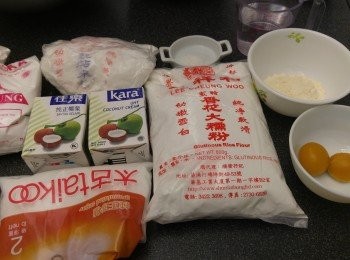 step1: 先準備蒸熟咸煮蛋黃和煮溶椰汁糖水後,就開始準備材料。咸蛋約蒸25分鐘。