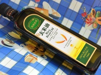 step10: 選擇黃金玄米油8大理由: 1.發煙點高(245度~257度c)油質安定超低油煙 2.清爽不油膩油垢不囤積 3.煎炒炸拌，最適合的料理首選 4.非基因改造無農藥無重金屬殘留 5.用量省，不易沾鍋好清洗 6.含天然獨特糙米營養素(y榖微素與維生素E) 7.脂肪酸比例加，最接近世衛組織推薦脂肪酸比1:1:1 8.連續4年獲得國家品質標章認證