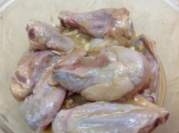 step1: 醃料：醬油丶豆腐乳、梅精、米酒、蒜