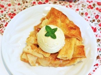 step20: 放涼至少2個小時後再切片，食用時可先烤熱，搭配冰淇淋或打發鮮奶油