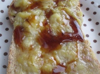 step4: 淋上糖漿或灑上糖粉立即完成。