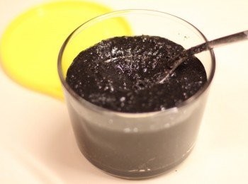 step6: 其實原本諗住會磨成粉的…不過芝麻太會出油了, 結果變左芝麻醬