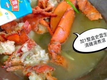 step6: 加入一盒史雲生清雞湯煮滾。