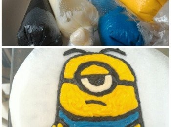 step3: 加入所需的色素調色後放入擠花袋。將烘焙紙反轉, 填上彩色麵糊後，冷藏備用。