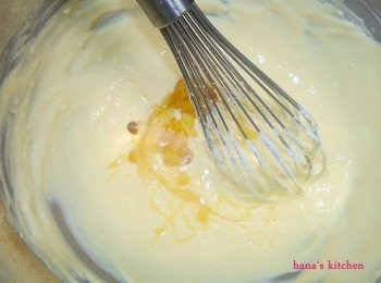 step4: 再加上蜂蜜和鮮奶油仔細拌勻.