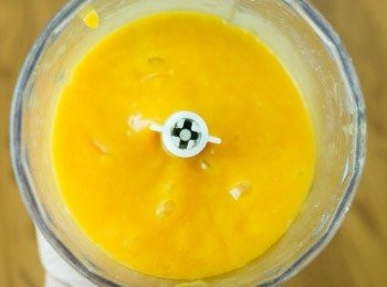 step1: 將芒果切小塊，與橙汁打發成果蓉