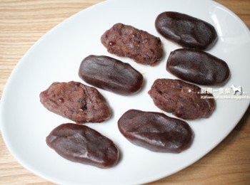 step1: 蜜紅豆or豆沙餡先分成8份（1份20g），備用。