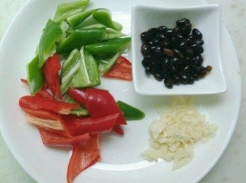 step2: 將青紅椒洗淨, 切塊備用。