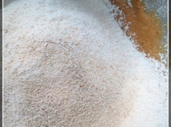 step4: 加入粉類混合。