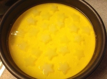step12: 加入啫喱水至2cm厚，放入雪櫃至少3小時