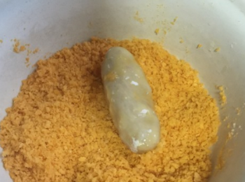 step6: 最後裹上麵包糠。