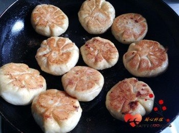 step8: 至底部金黃後翻面