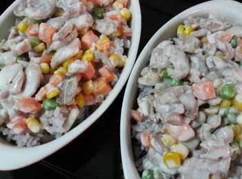 step9: 把白汁雞皇倒入烤盤中