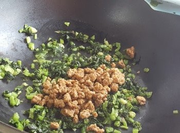 step3: 加入素牛肉炒勻。