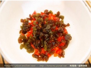 step3: 黑木耳QQ圓自容器中倒出，分切成適當的小大放入碗中。