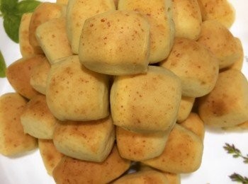 step5: 發酵30分鐘後取出，再將麵糰放入已預熱180度焗爐焗15分鐘至金黃色。然後取出放涼後可以放入盒。